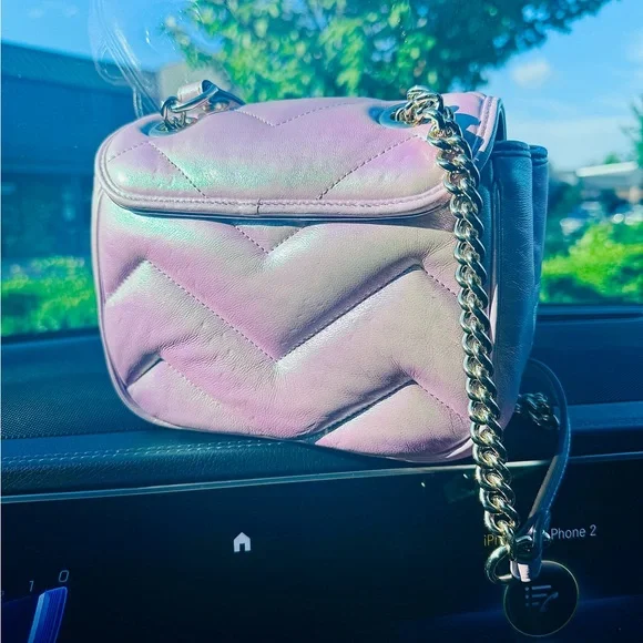 Gucci Pink Crossbody Bag with Chain Strap and Structured Shape - Picture 4 of 7